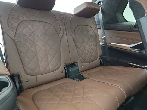 Used 2024 BMW X7 xDrive40i w/ M Sport Package image 12