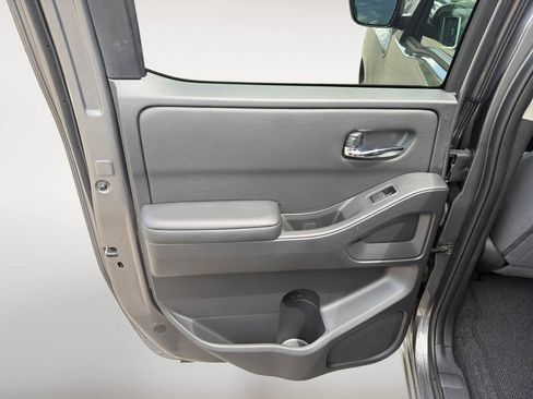 Used 2025 Nissan Frontier SV AWD/4WD image 18