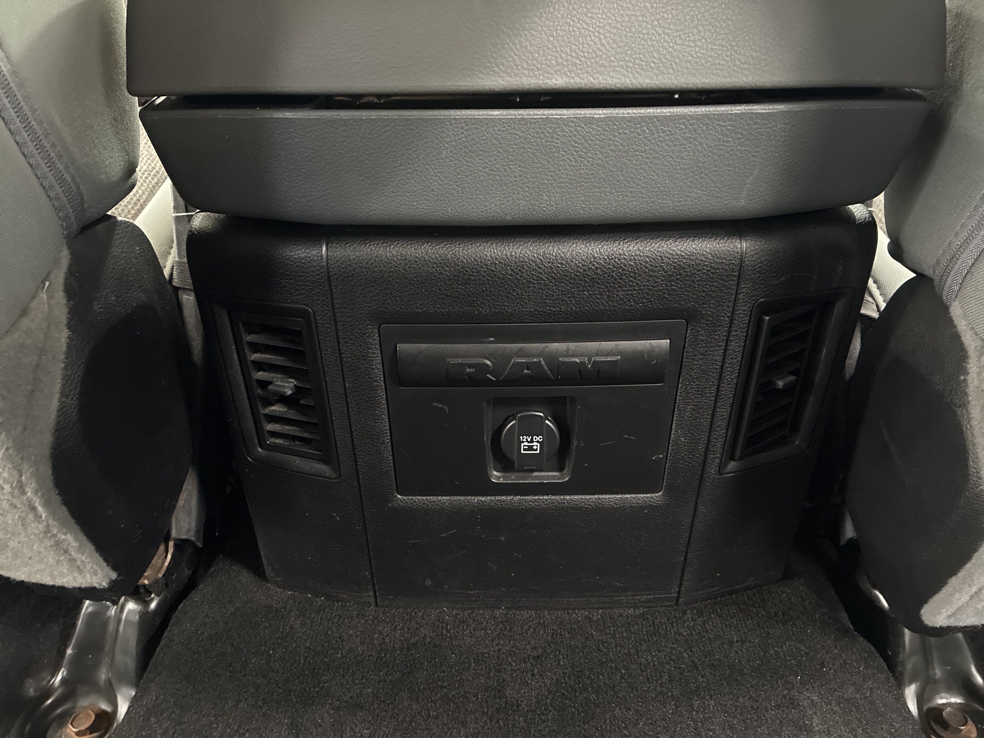 Used 2018 RAM 1500 SLT AWD/4WD image 15