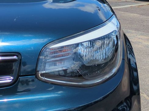 Used 2019 Kia Soul + FWD image 10