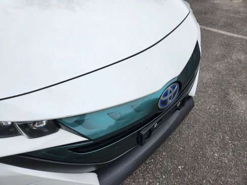 Used 2019 Toyota Prius Prime Premium w/ Carpet Mat Package image 5