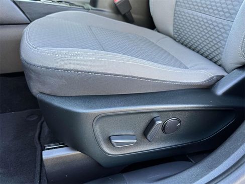 Used 2022 Ford Escape SE w/ SE Sport Appearance Package image 18