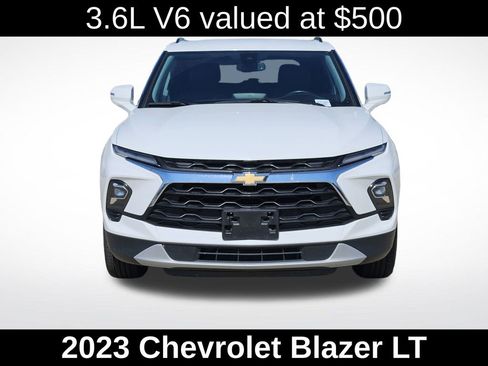 Used 2023 Chevrolet Blazer LT image 2