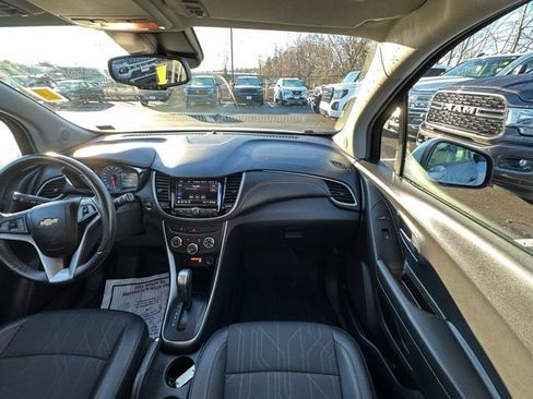 Used 2022 Chevrolet Trax LT w/ Driver Confidence Package image 27