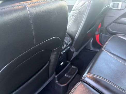 Used 2023 Jeep Wrangler Sahara image 35