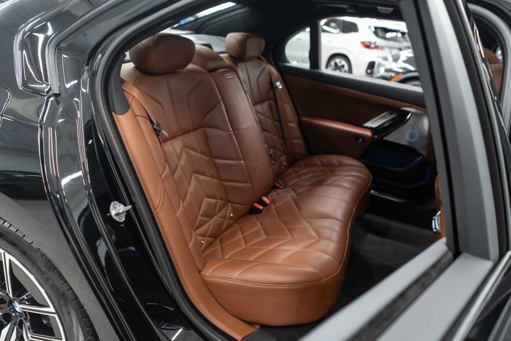 Used 2023 BMW 760i xDrive AWD/4WD image 15
