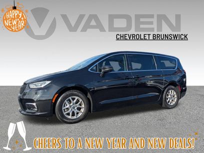 Used 2023 Chrysler Pacifica Touring-L