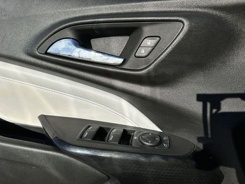 Used 2025 Chevrolet Trax LT image 23