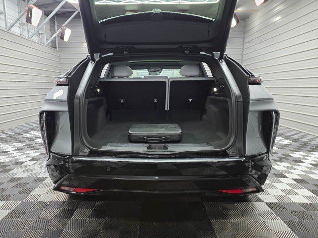 Used 2024 Cadillac Lyriq Luxury AWD/4WD image 40