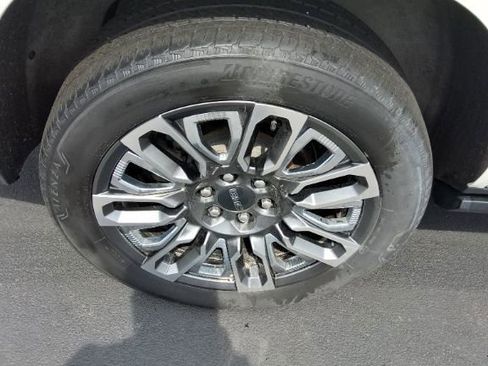 Used 2024 GMC Yukon Denali Ultimate AWD/4WD image 10