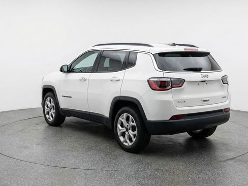 Used 2025 Jeep Compass Latitude image 6