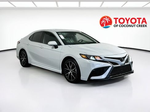 Used 2023 Toyota Camry SE w/ Convenience Package FWD image 1