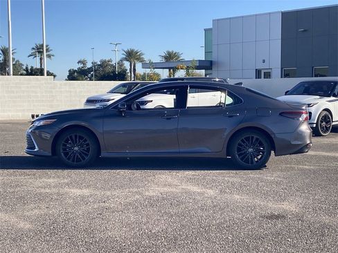 Used 2021 Toyota Camry XLE image 30