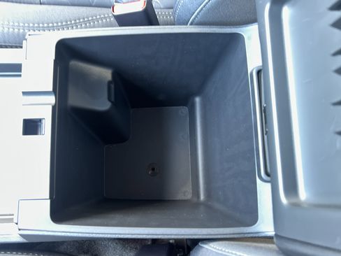 Used 2025 Nissan Frontier SV w/ SV Convenience Package image 32