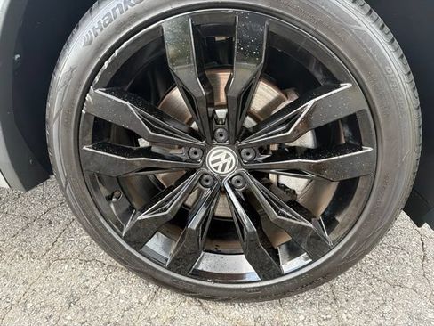 Used 2020 Volkswagen Tiguan SE R-Line w/ 3rd Row Seat Package AWD/4WD image 32