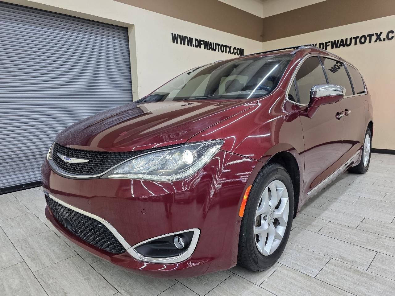 Used 2020 Chrysler Pacifica Limited w/ Advanced Safetytec Group FWD image 2