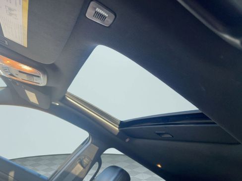 Used 2019 Jeep Grand Cherokee Altitude image 15