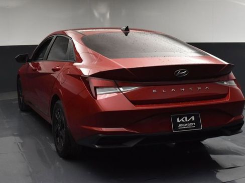 Used 2023 Hyundai Elantra SEL image 6