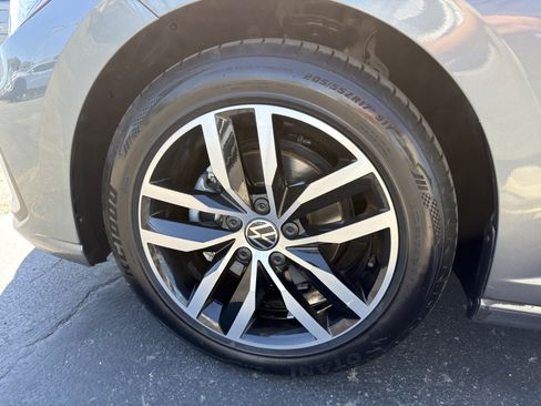 Used 2025 Volkswagen Jetta SE FWD image 35