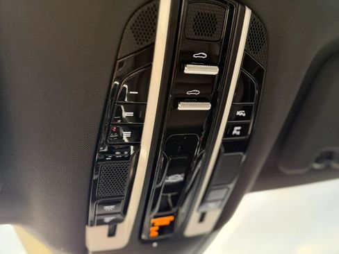 Used 2020 Porsche Panamera 4 AWD/4WD image 31