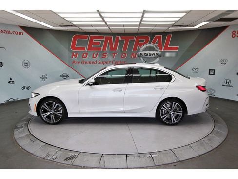 Used 2024 BMW 330i xDrive Sedan w/ Premium Package image 3