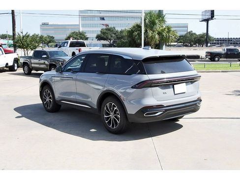 Used 2026 Lincoln Nautilus Premier AWD/4WD image 4