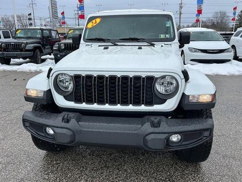 Used 2024 Jeep Gladiator Sport image 8
