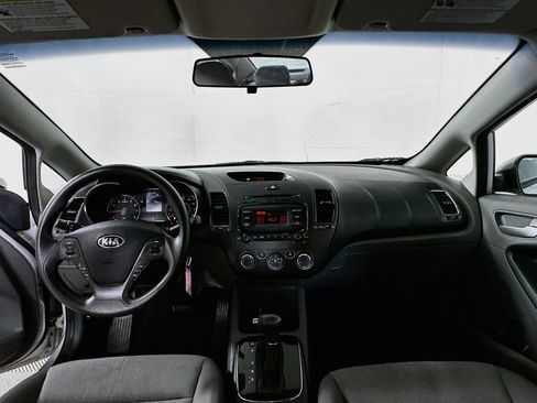 Used 2017 Kia Forte LX FWD image 3