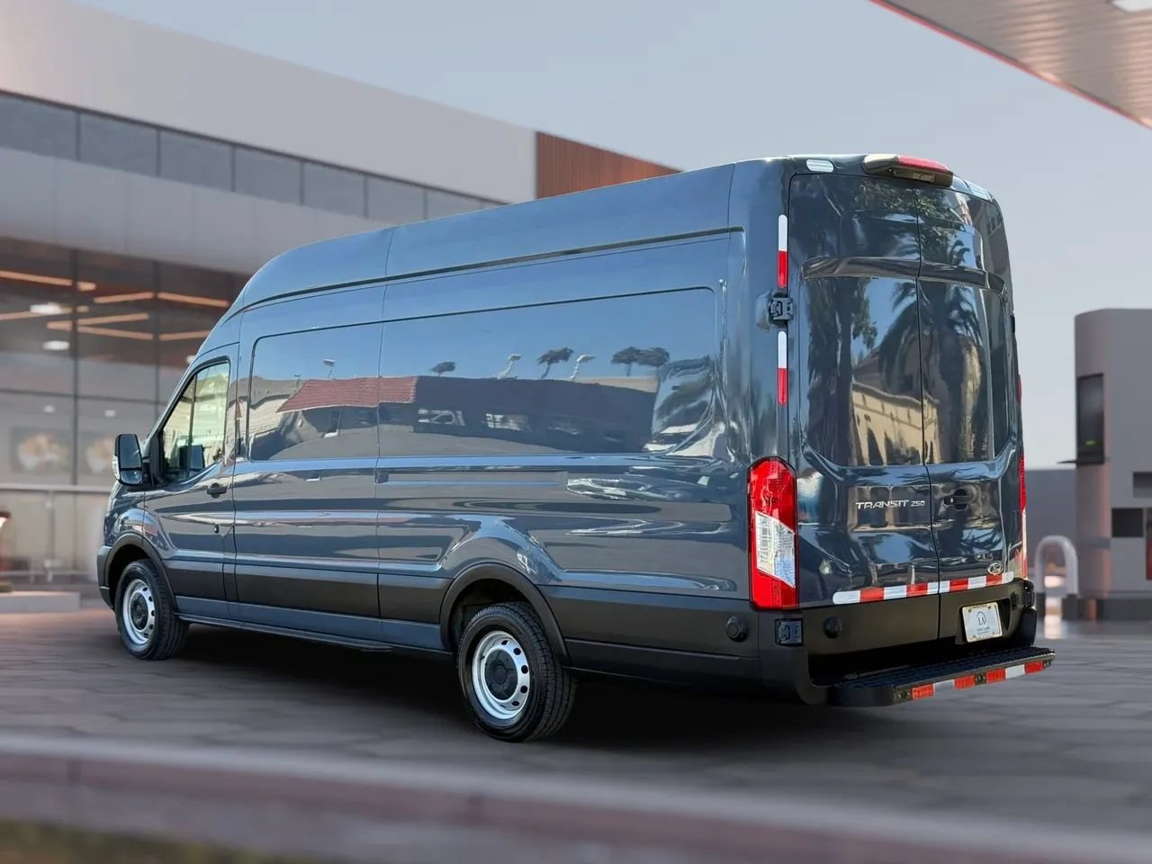 Used 2020 Ford Transit 250 148 High Roof Extended RWD image 4