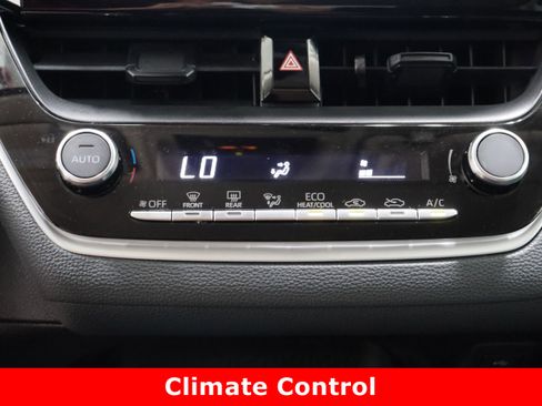 Used 2025 Toyota Corolla LE image 18