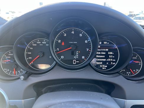 Used 2018 Porsche Cayenne Platinum Edition image 21