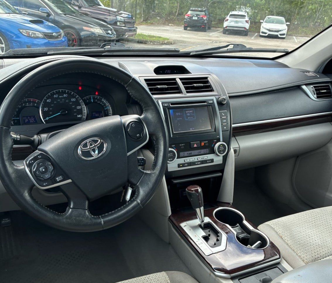 Used 2013 Toyota Camry XLE FWD image 3
