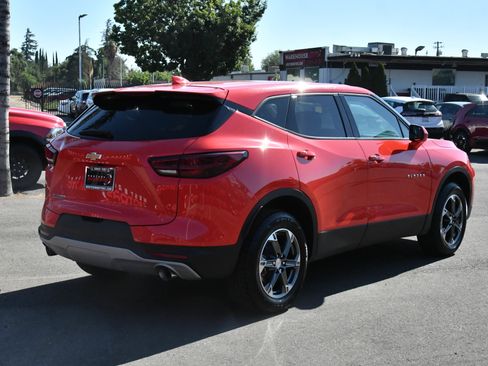 Used 2025 Chevrolet Blazer LT FWD image 8