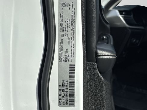 Used 2023 Jeep Grand Cherokee L Laredo image 34