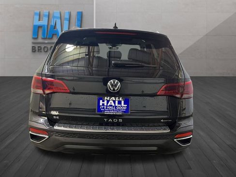 Used 2023 Volkswagen Taos SE w/ Panoramic Sunroof Package image 5