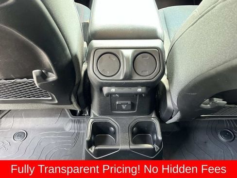 Used 2024 Jeep Gladiator Rubicon w/ Technology Group AWD/4WD image 16