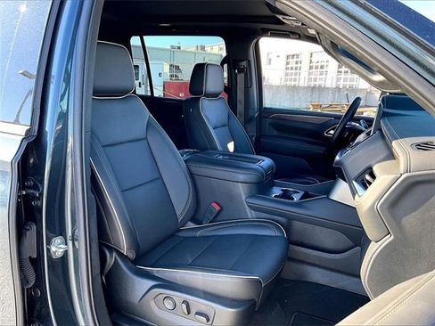 Used 2021 Chevrolet Suburban Premier w/ Premium Package image 11