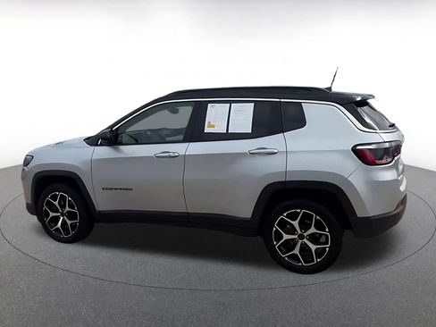 Used 2025 Jeep Compass Limited AWD/4WD image 10