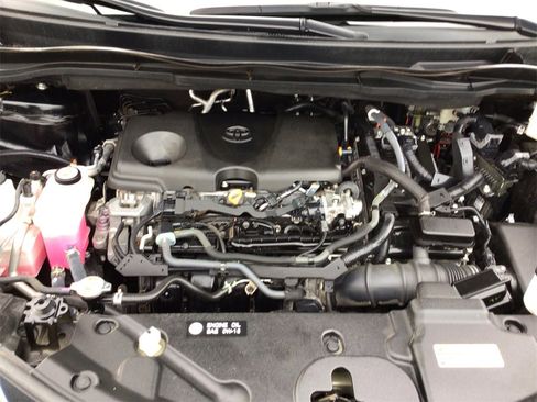 Used 2024 Toyota Sienna XLE image 11