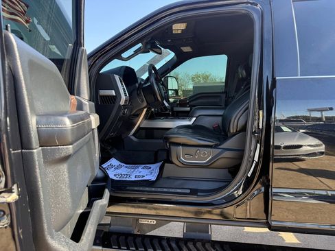 Used 2017 Ford F250 Platinum w/ Platinum Ultimate Package image 16