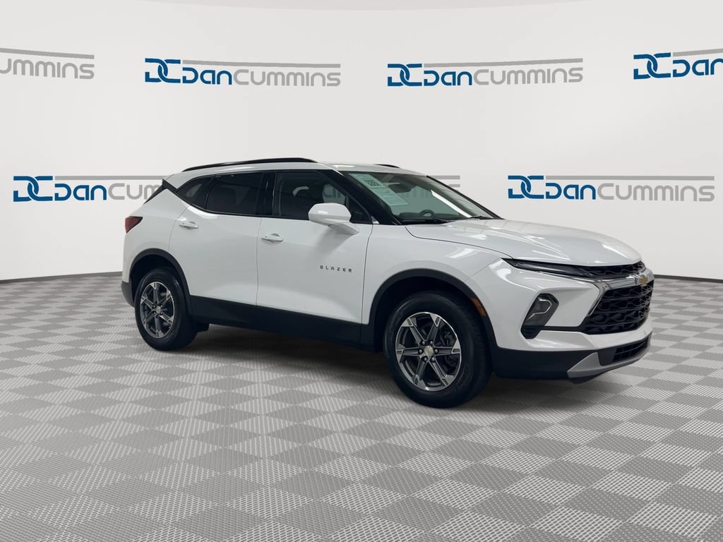Used 2024 Chevrolet Blazer LT w/ Convenience Package FWD image 2