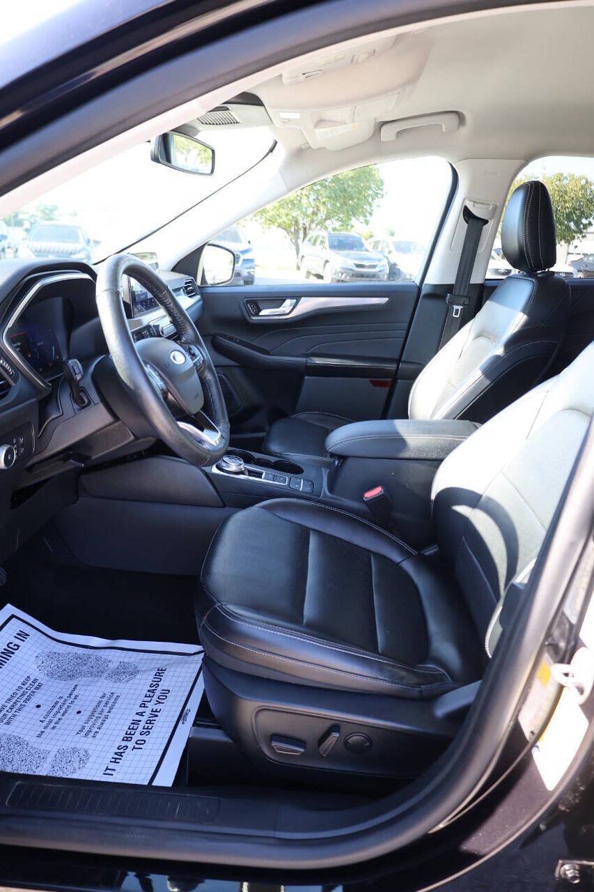 Used 2021 Ford Escape Titanium AWD/4WD image 13