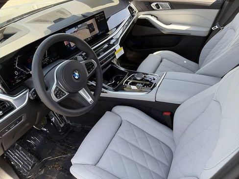 New 2026 BMW X7 xDrive40i w/ M Sport Package image 17