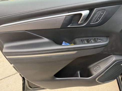 Used 2025 Buick Enclave Sport Touring image 9