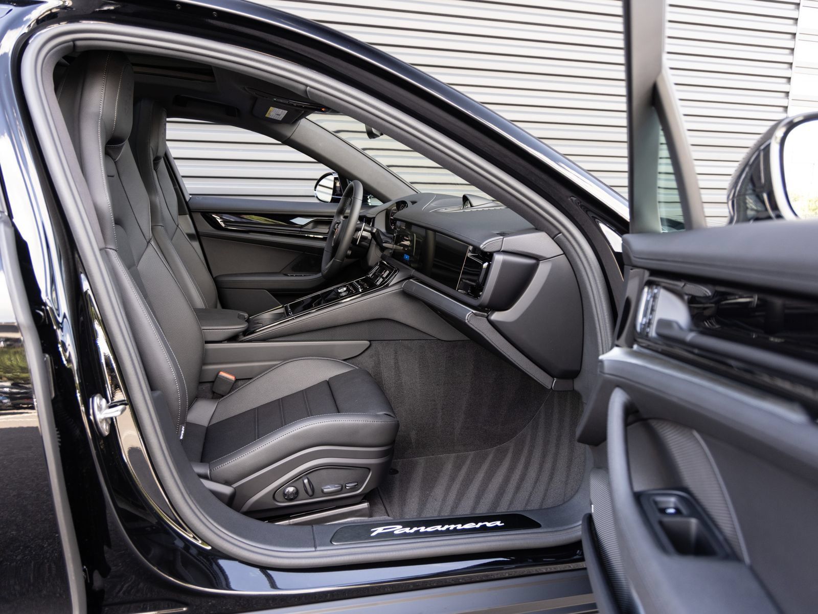 Certified 2026 Porsche Panamera RWD image 31
