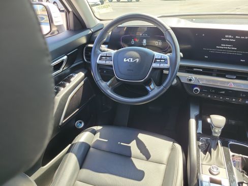 Used 2023 Kia Telluride LX FWD image 17