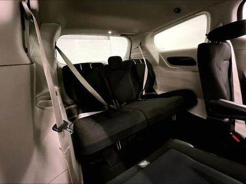 Used 2023 Chrysler Voyager LX FWD image 29