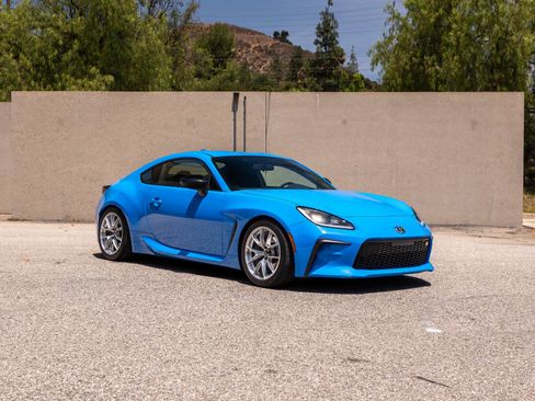 Used 2024 Toyota GR86 RWD image 3