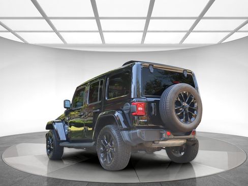 Used 2021 Jeep Wrangler Unlimited Sahara w/ Cold Weather Group AWD/4WD image 8
