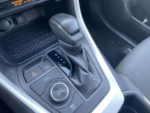 Used 2020 Toyota RAV4 LE image 40